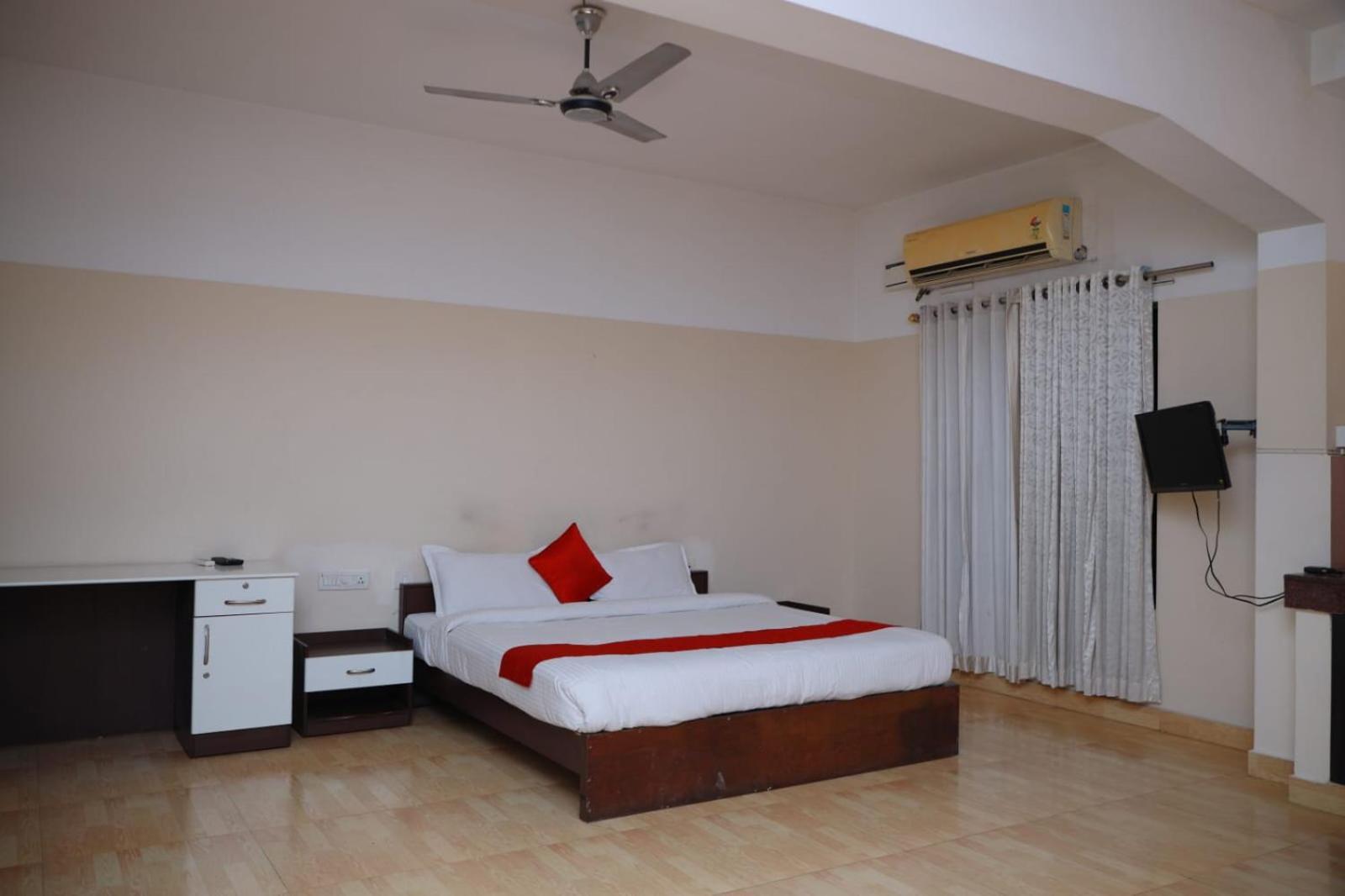 Hotel Tayas Trippapur Ngoại thất bức ảnh