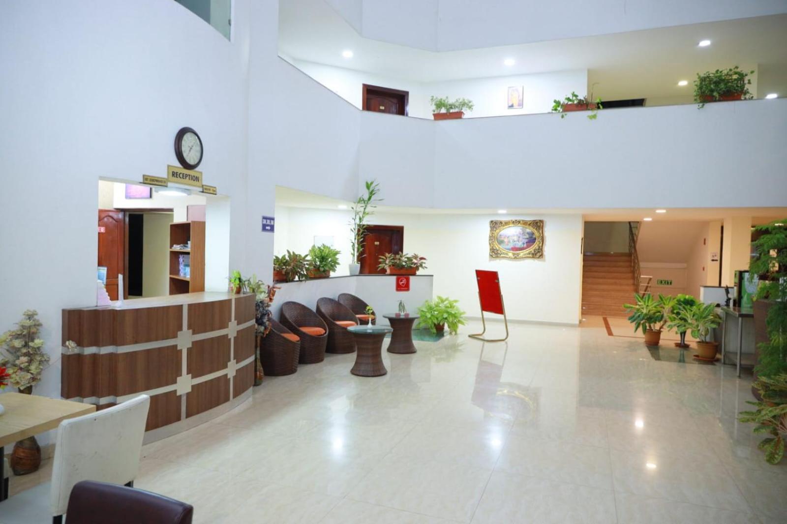 Hotel Tayas Trippapur Ngoại thất bức ảnh
