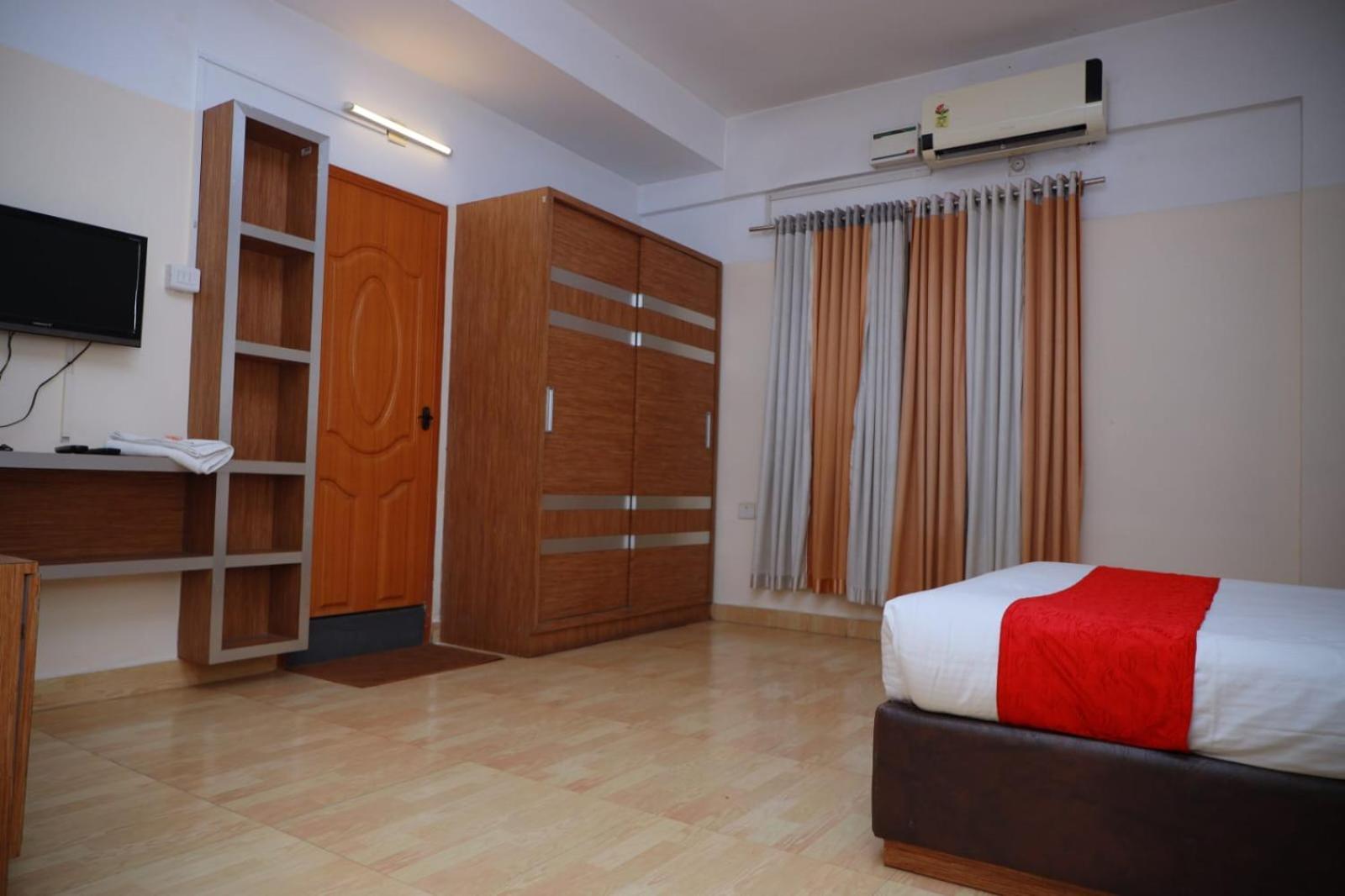 Hotel Tayas Trippapur Ngoại thất bức ảnh