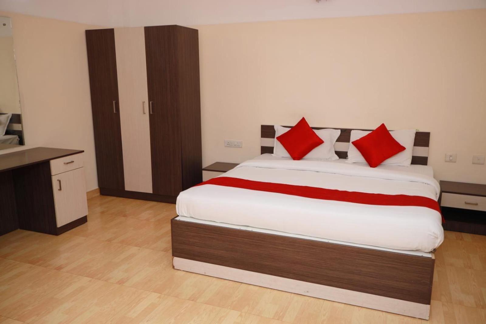 Hotel Tayas Trippapur Ngoại thất bức ảnh