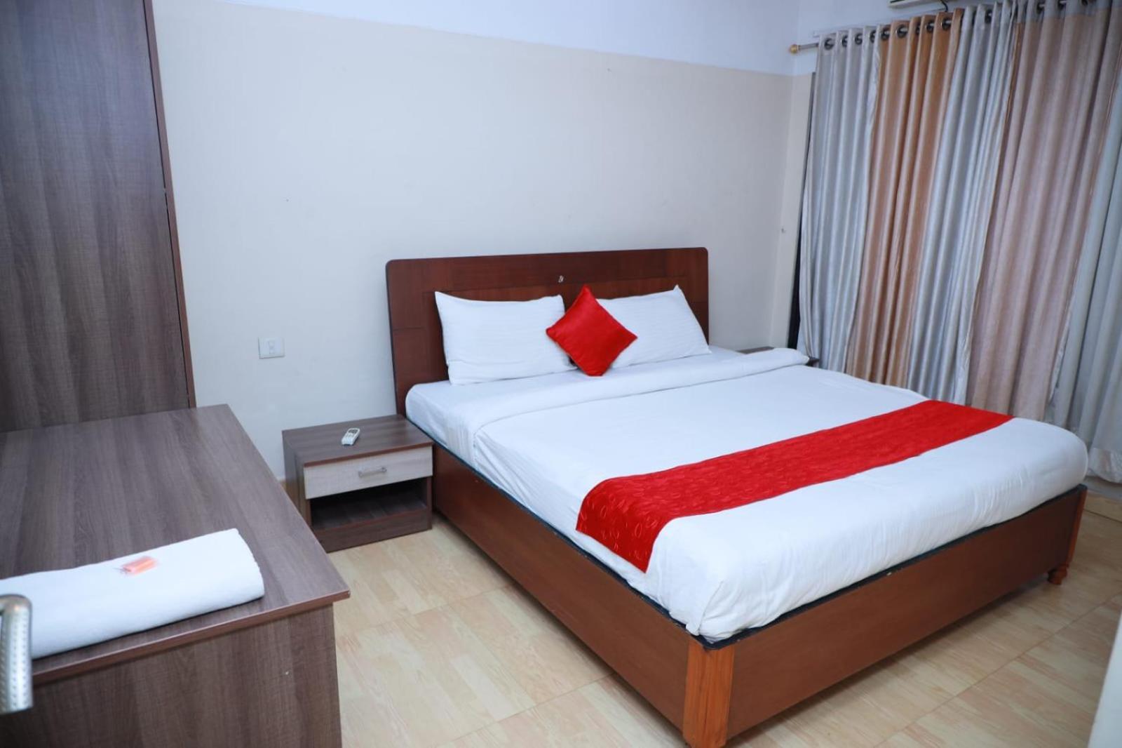 Hotel Tayas Trippapur Ngoại thất bức ảnh